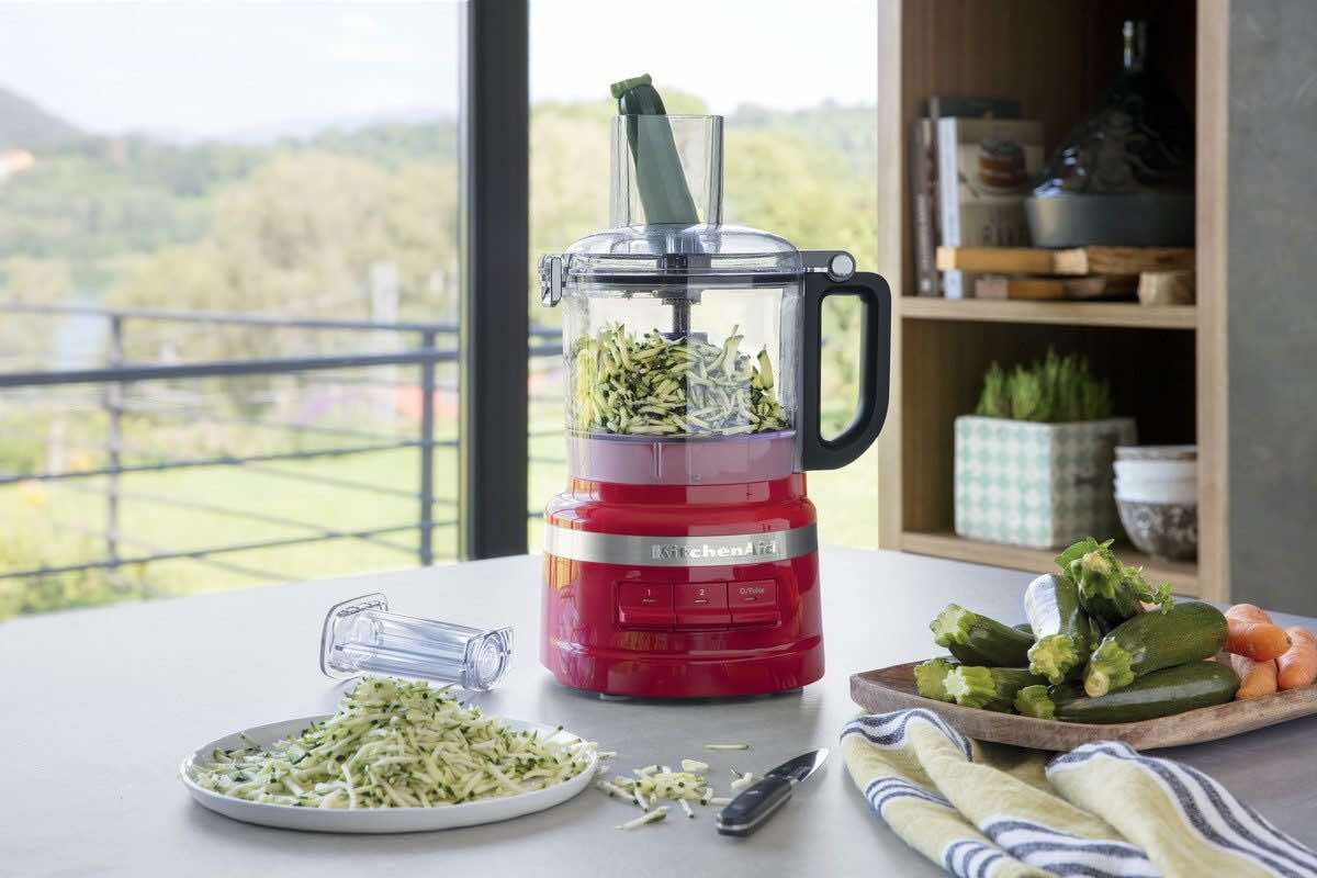 Can I use a food processor for grinding coffee? A Red KitchenAid is definitely not recommend!
